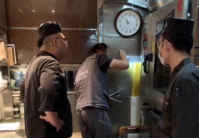 台中市食品藥物安全處派員複查